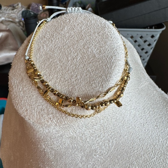 Elegant Gold Beaded Bracelet - Picture 4 of 5